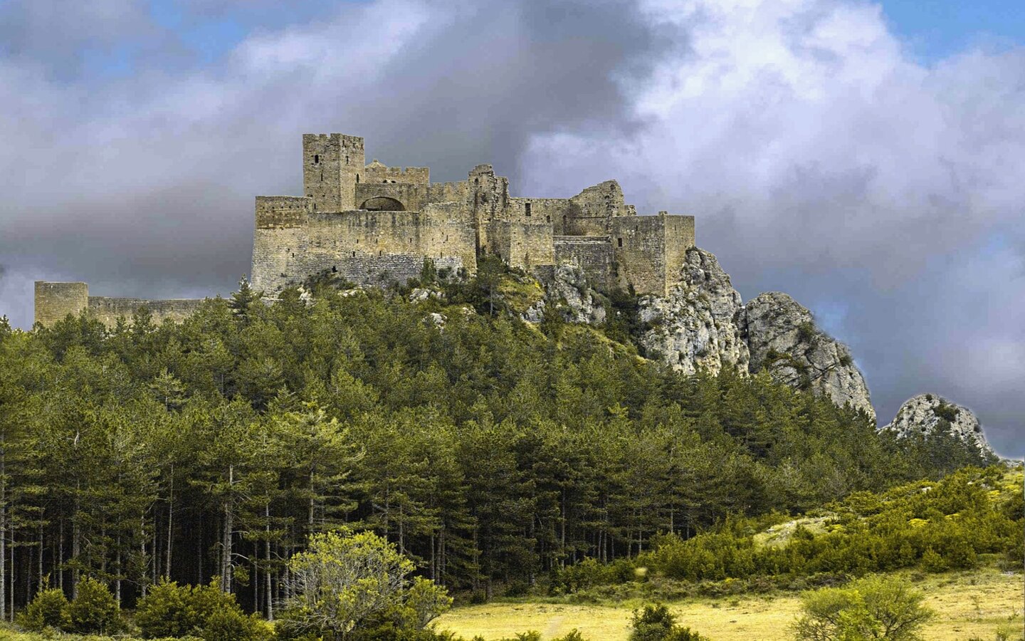 LEYENDA DEL CASTILLO DE LOARRE